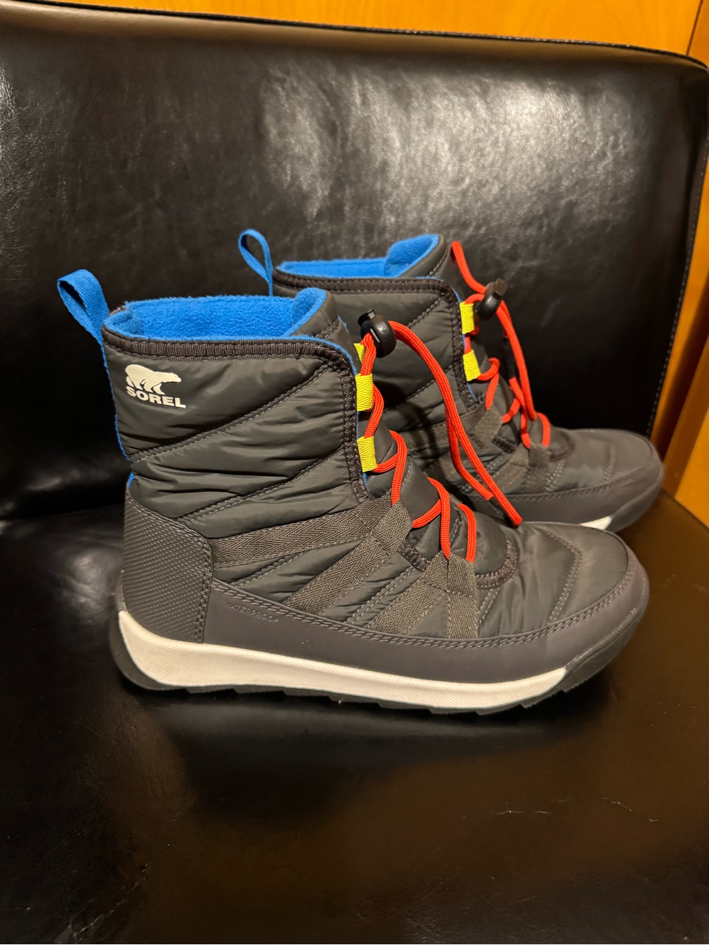 Sorel Kids Black Winter Boots With Red Laces And Blue Lining Size 6